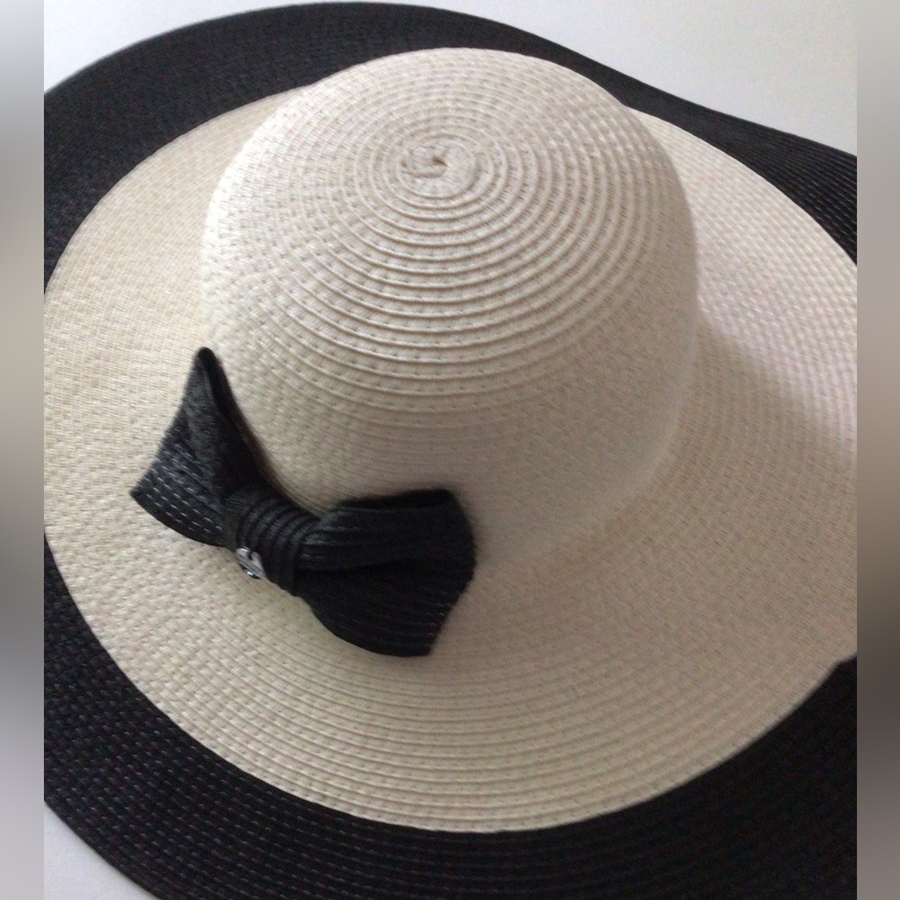 Elegant Black and White L’ Atelier Du Sac Wide Brim Hat
